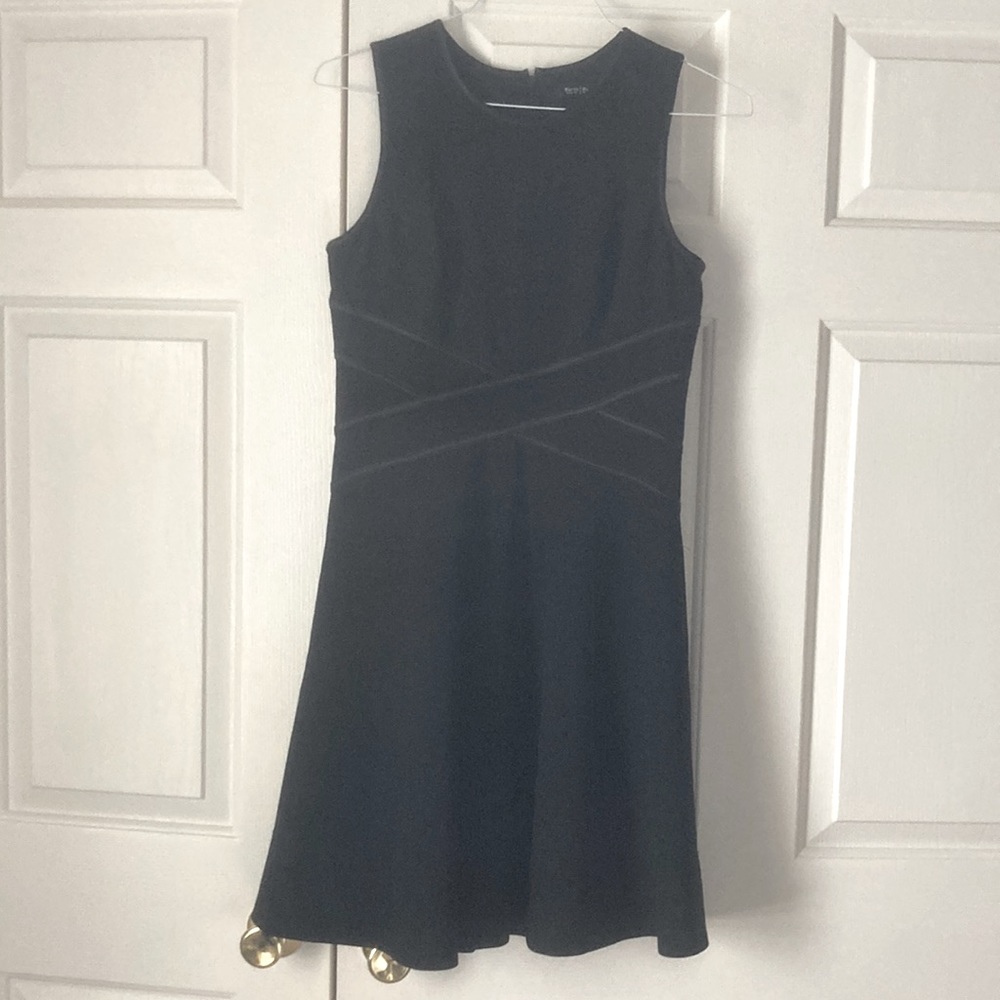 WHBM fit and flare size 6 dress. Fully lined. Machine washable
